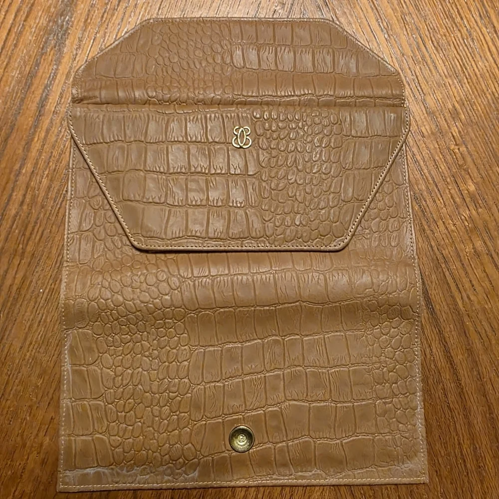 Buxton Vintage Tan Crocodile Embossed Top Grain Cowhide Slim Clutch Wallet